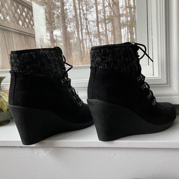 Ladies Black Suede Booties, Size 7.5 - Picture 7 of 8